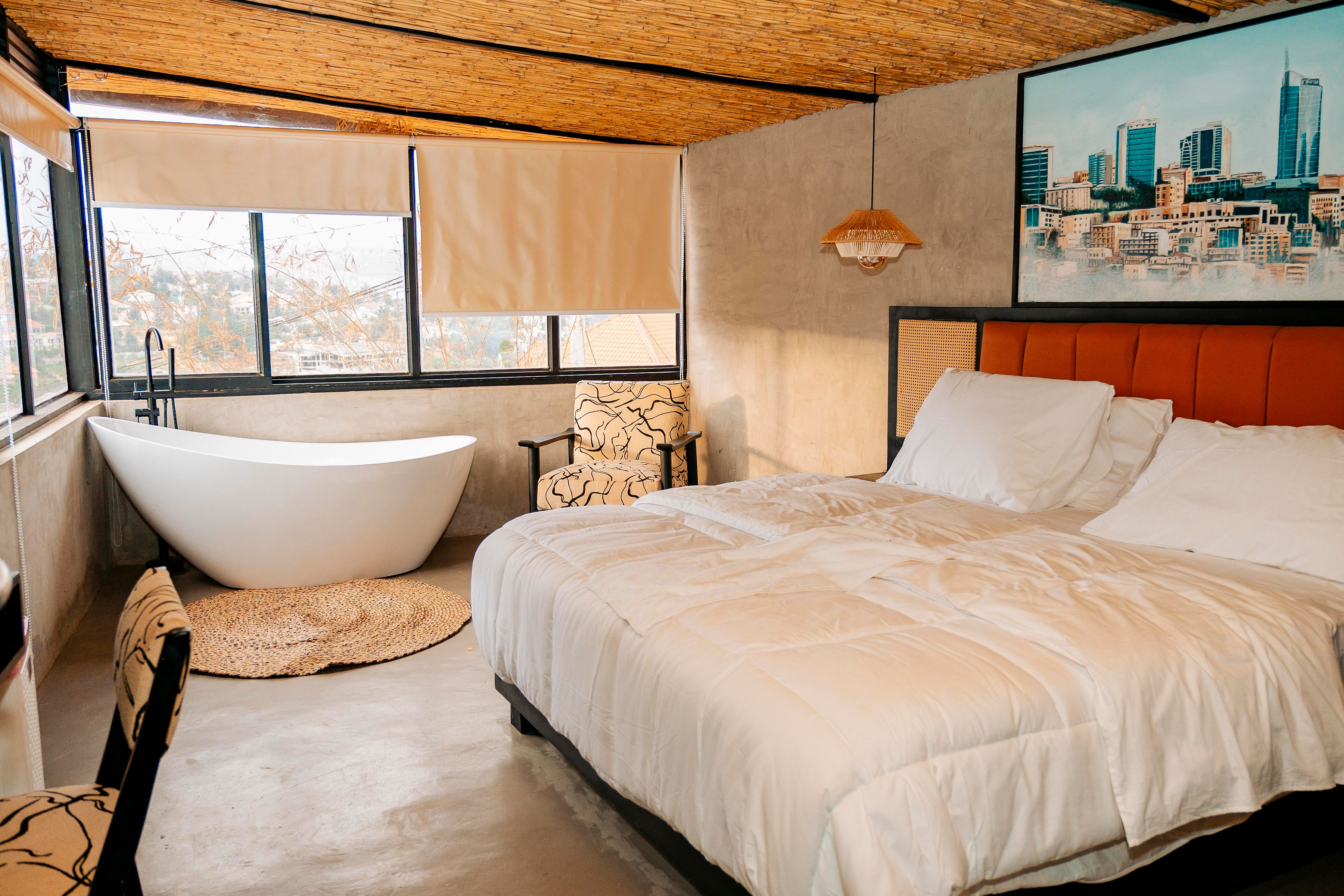 Luxury Suite with Bathtub